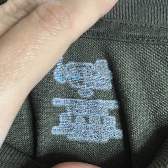 Anvil dark olive tshirt with different country flags on it size medium - Picture 4 of 6